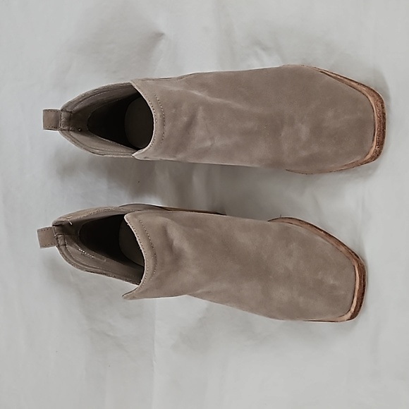 Jeffrey Campbell Rosee Bootie Suede Size 9.5 Gray Taupe - Picture 13 of 16